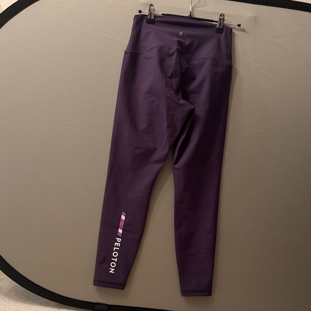Peloton Leggings in Deep Purple